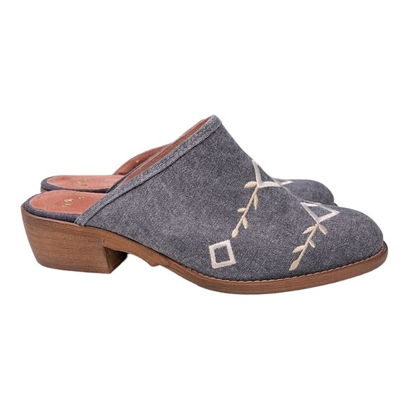 MUSSE & CLOUD Denim Southwestern Embroidered Almond Toe Mules Size US 8 - Picture 1 of 12